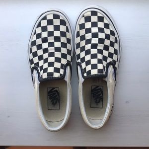 Preowned checkered converse